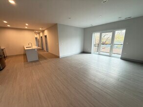 6350 N Glenwood Ave, Unit 303 in Chicago, IL - Foto de edificio - Building Photo