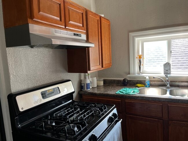 761 E New York St in Aurora, IL - Building Photo - Building Photo