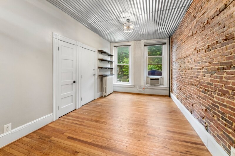 3020 N Calvert St-Unit -1 in Baltimore, MD - Building Photo
