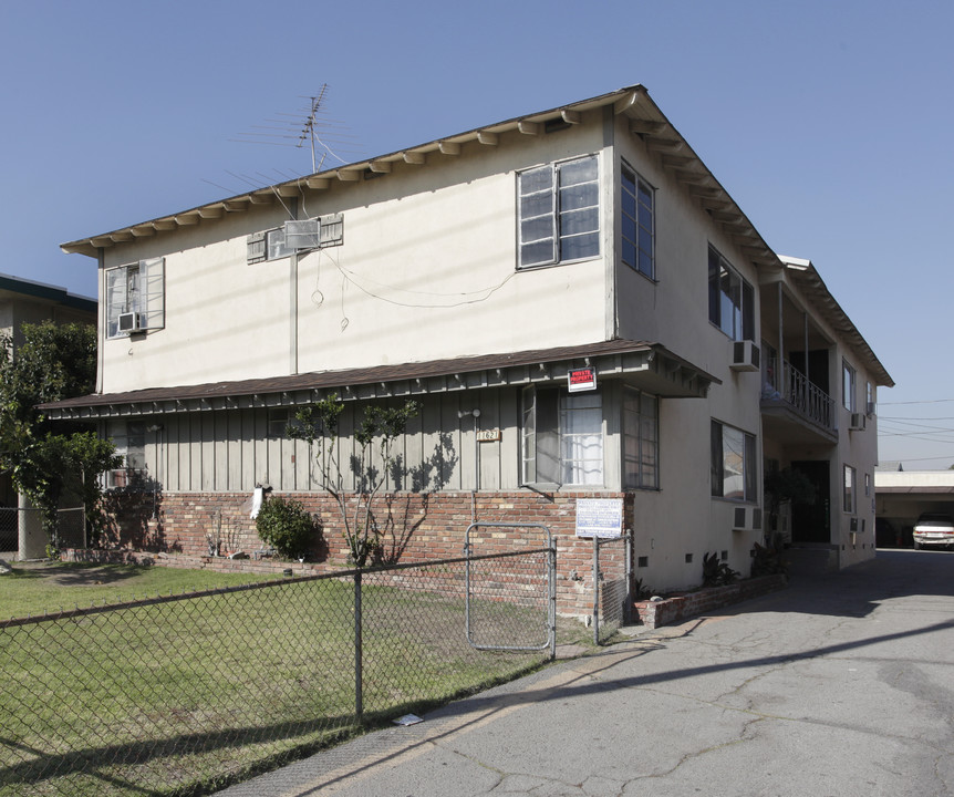 11621 Kittridge St in North Hollywood, CA - Foto de edificio