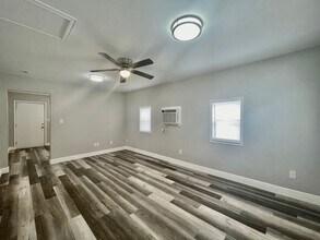 236 Camacho St in San Marcos, TX - Building Photo - Building Photo