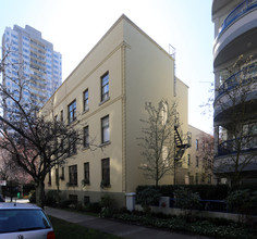 Kenmore Apartments in Vancouver, BC - Building Photo - Building Photo