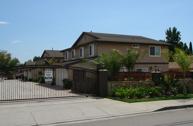 1133 Persimmon Ave in El Cajon, CA - Foto de edificio - Building Photo