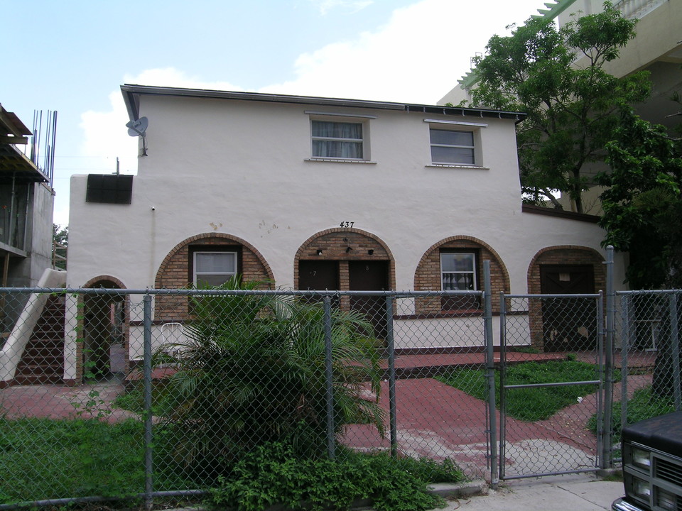 437 NE 30th St in Miami, FL - Foto de edificio