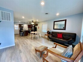 9775 Pine Lake Dr in Houston, TX - Building Photo