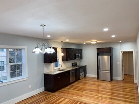 8 Maxwell St in Taunton, MA - Building Photo