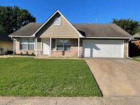 2313 W Mobile Pl in Broken Arrow, OK - Building Photo