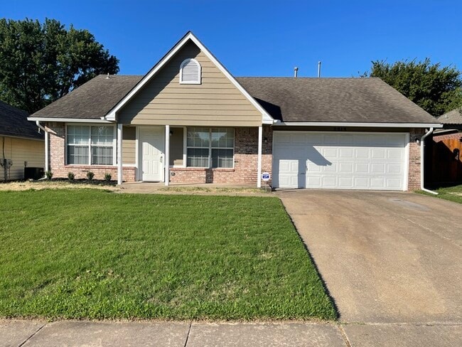 property at 2313 W Mobile Pl
