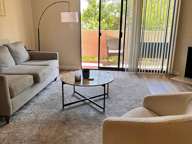 2425 Purdue Ave, Unit 103 in Los Angeles, CA - Building Photo - Building Photo