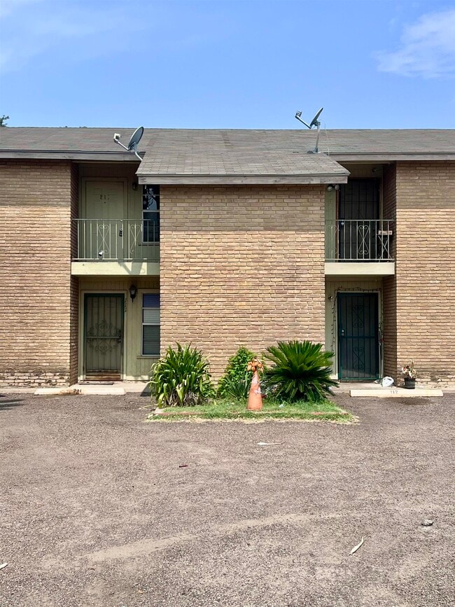 5302 Springfield Ave in Laredo, TX - Building Photo - Building Photo