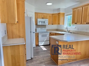 1584 Dustin Cir in Pocatello, ID - Building Photo - Building Photo