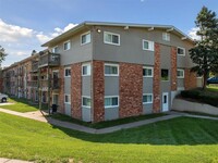 Oak Valley Apartments in Davenport, IA - Foto de edificio - Building Photo