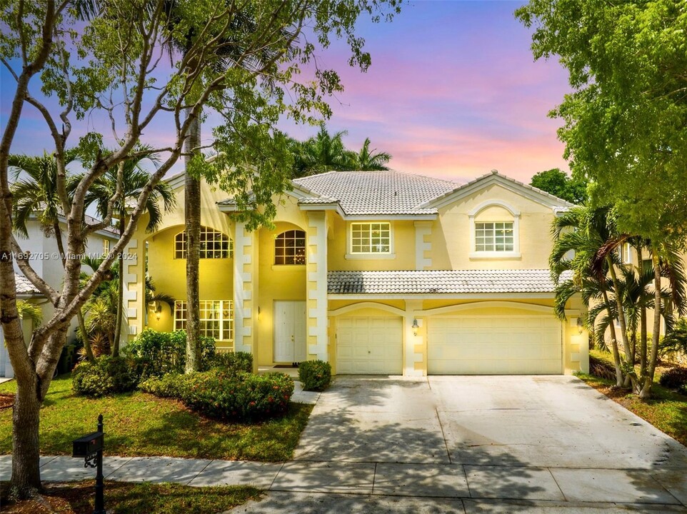 3745 Heron Ridge Ln in Weston, FL - Foto de edificio