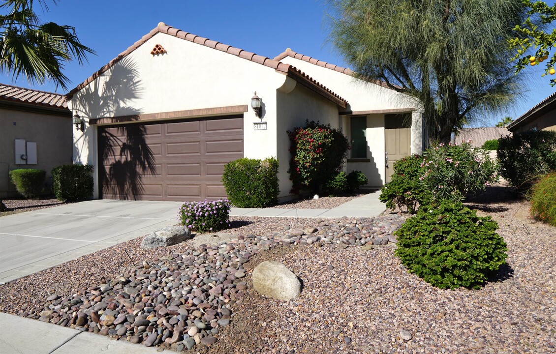 81072 Avenida Vidrio in Indio, CA - Building Photo