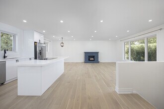 239 Walden Dr in Burlington, ON - Building Photo - Building Photo