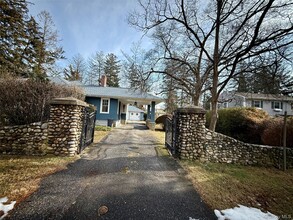 34 Maple Ave in Northport, NY - Building Photo - Building Photo
