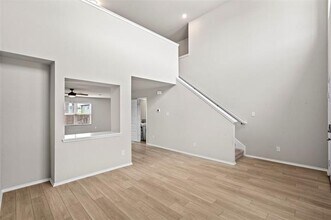 7904 Schooner Dr. in Fort Worth, TX - Foto de edificio - Building Photo