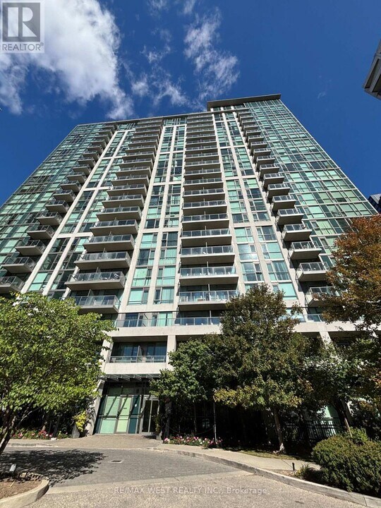 339 Rathburn Rd W in Mississauga, ON - Building Photo