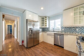 18 Devon Dr in West Orange, NJ - Building Photo - Building Photo