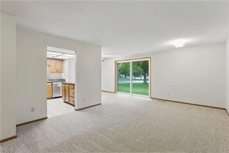 6251 Magda Dr in Maple Grove, MN - Building Photo - Building Photo