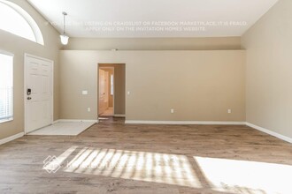 1018 Cristelle Jean Dr in Ruskin, FL - Foto de edificio - Building Photo
