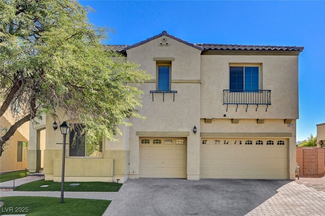 8125 Chestnut Hollow Ave in Las Vegas, NV - Foto de edificio