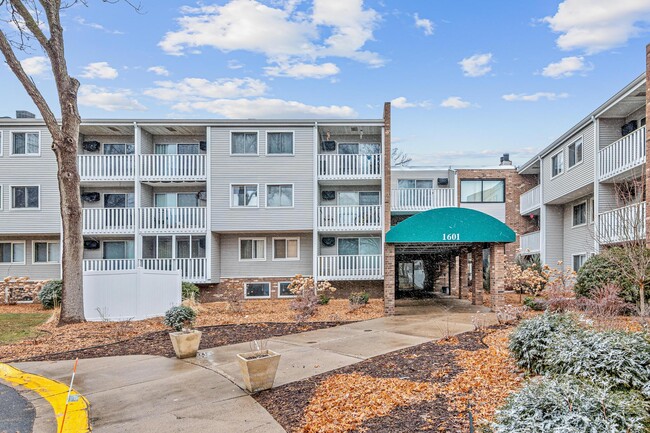 property at 1601 N Innsbruck Dr