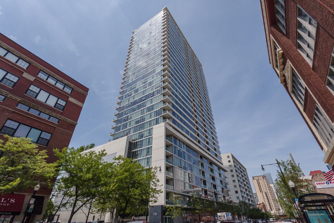 1720 S Michigan Ave in Chicago, IL - Building Photo