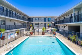 North Colonial House in San Jose, CA - Building Photo - Building Photo