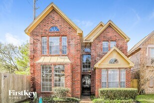 6713 Queensclub Dr in Houston, TX - Building Photo