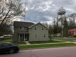 347 N Walnut St in Reedsburg, WI - Building Photo - Building Photo