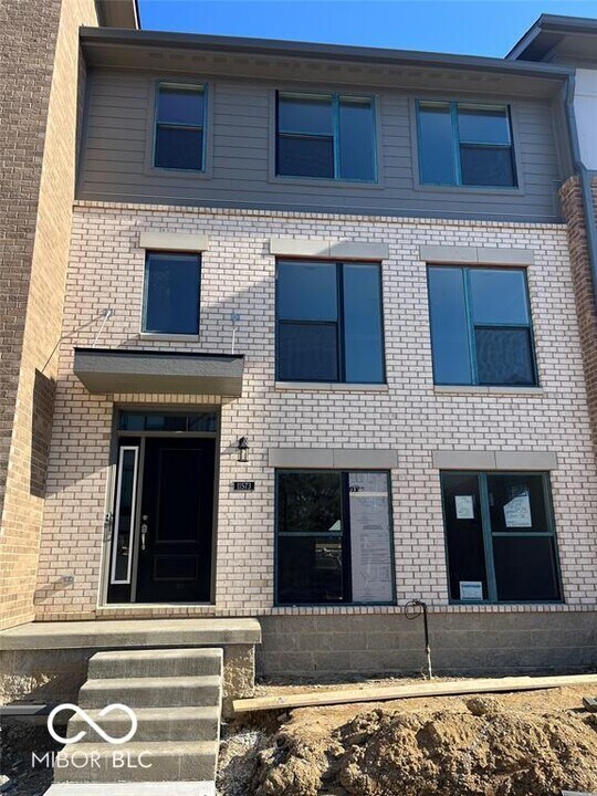 11573 Fulham St in Carmel, IN - Building Photo