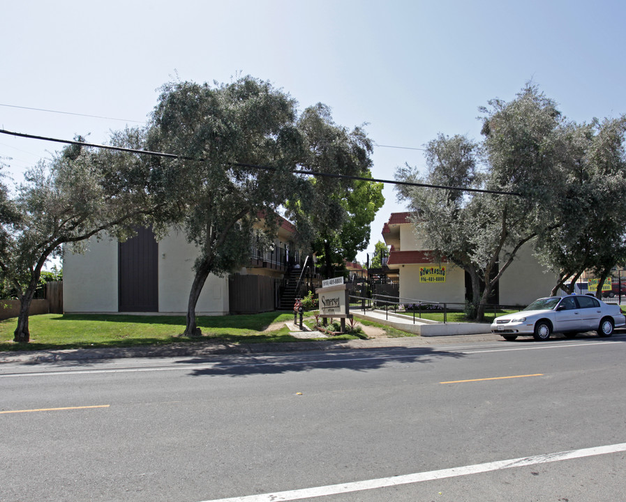 Somerset Apartments in Sacramento, CA - Building Photo