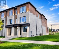 553 Vine Cliff Blvd in Markham, ON - Building Photo