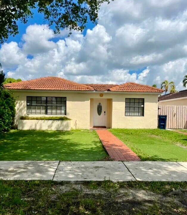 14749 SW 82nd Ter in Miami, FL - Building Photo