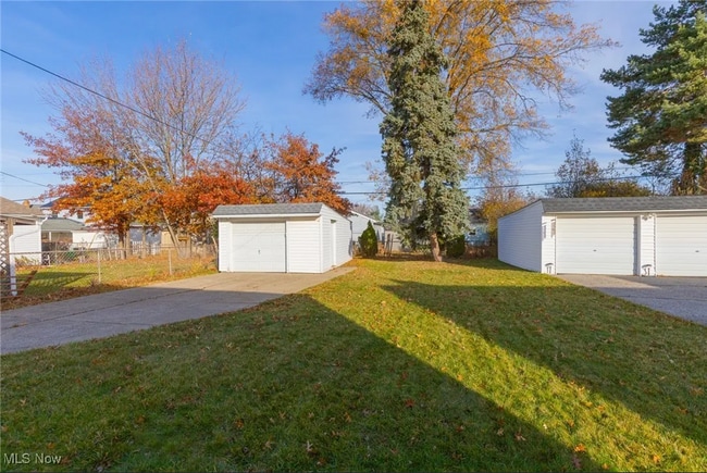 5918 Ira Ave in Cleveland, OH - Foto de edificio - Building Photo