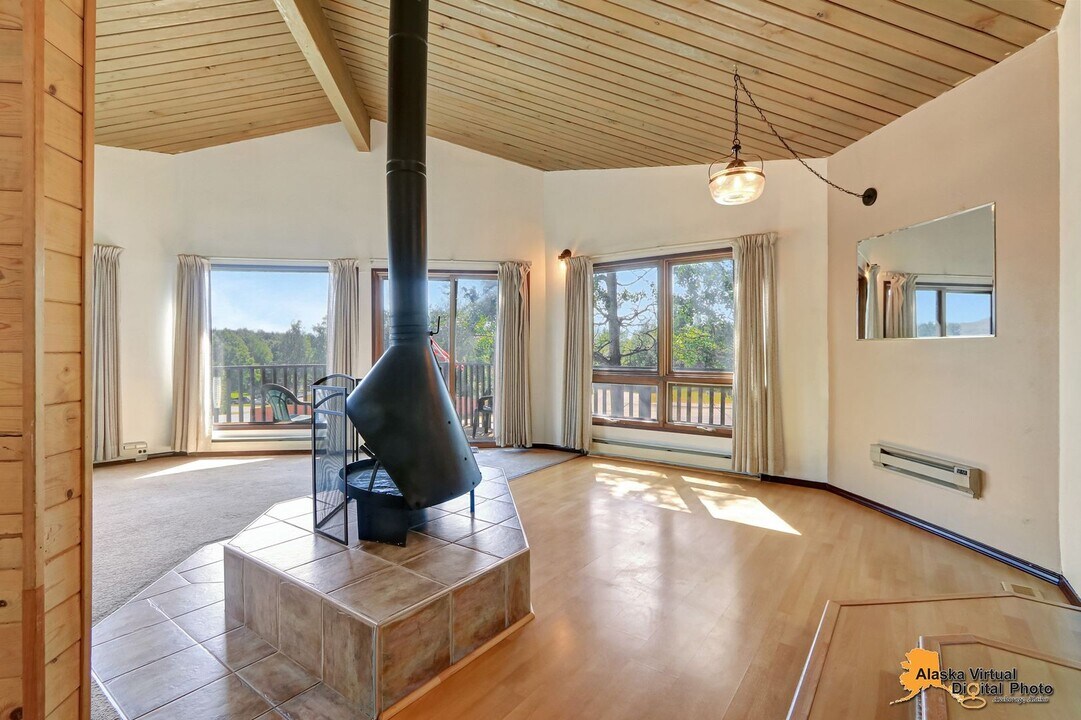 3741 Raspberry Rd in Anchorage, AK - Building Photo
