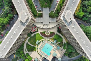 5225 Pooks Hill Rd in Bethesda, MD - Building Photo