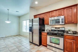 316 W Sunrise Vista Dr in Green Valley, AZ - Building Photo - Building Photo