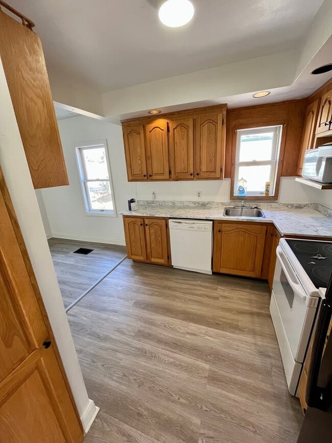 329 Victoria St in Fredericton, NB - Building Photo - Building Photo