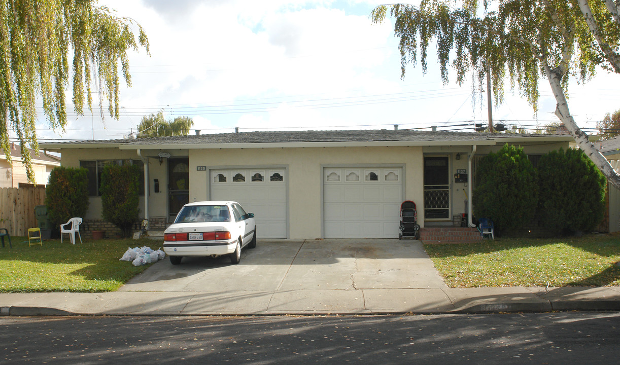 1137-1139 White Dr in Santa Clara, CA - Building Photo