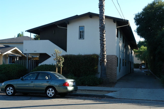 1913 San Pascual St in Santa Barbara, CA - Building Photo - Building Photo