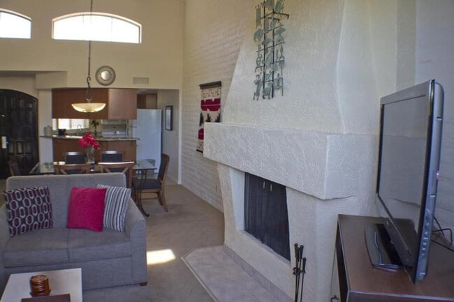 6302 E Camelback Rd in Scottsdale, AZ - Building Photo - Building Photo