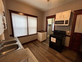 229 14th Ave in Moline, IL - Building Photo