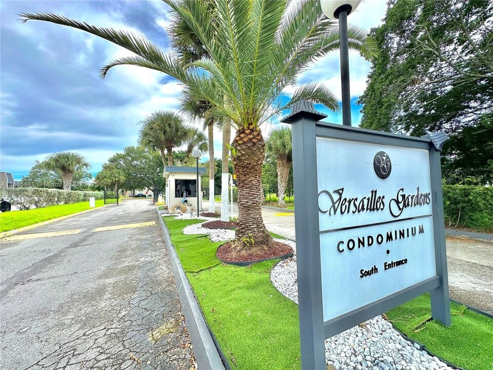 7831 N Colony Cir in Tamarac, FL - Building Photo