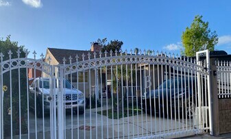 5965 Wilbur Ave in Los Angeles, CA - Building Photo