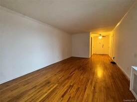 43 Bronx River Rd in Yonkers, NY - Building Photo