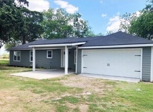 1515 Co Rd 237 in Ganado, TX - Building Photo - Building Photo