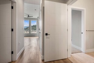 5545-5545 Vedder Rd in Chilliwack, BC - Building Photo
