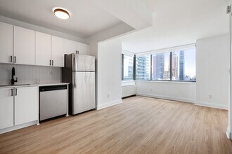 800 Sixth in Manhattan, NY - Building Photo - Interior Photo